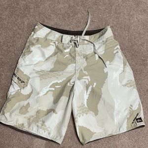 Quiksilver Men’s Size 31 Board Shorts